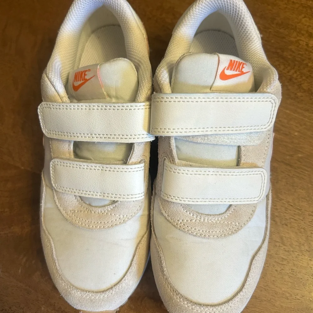 Nike Valiant Suede White Orange Trainers Sz 2Y Gym kids